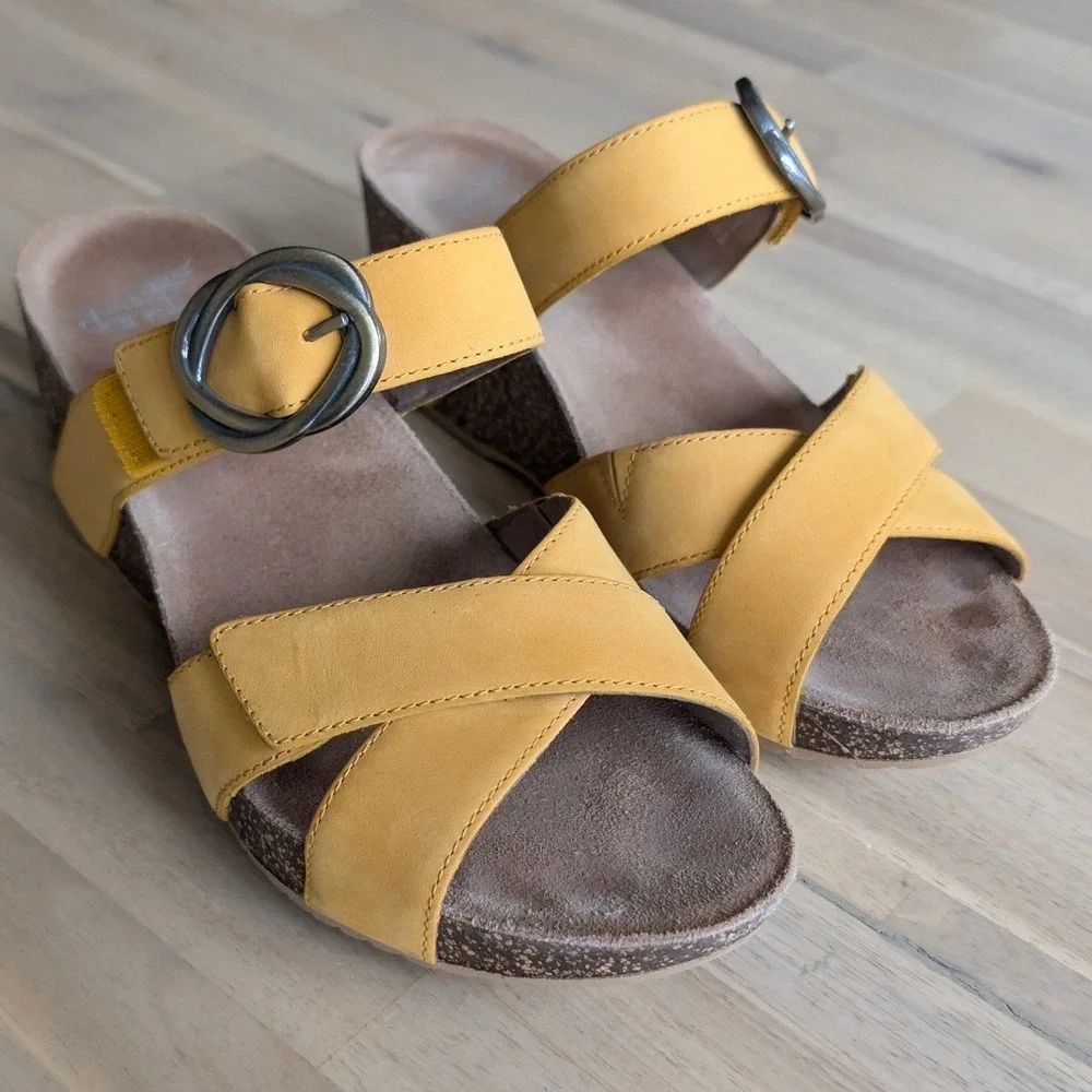 Dansko‎ Susie Mango Yellow Nubuck Leather Wedge Sandals Womens Size 39 US 8.5-9